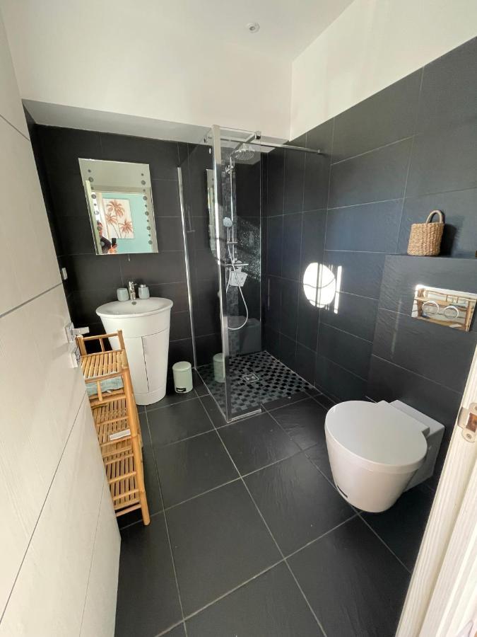 Chambre Luxe Dans Villa De Standing Avec Piscine, Acces Discret Et Independant, Terrasse Arboree Et Parking Prive La Valette-du-Var Exterior photo