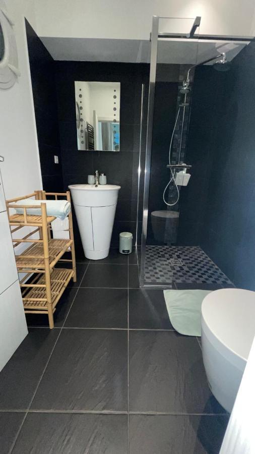 Chambre Luxe Dans Villa De Standing Avec Piscine, Acces Discret Et Independant, Terrasse Arboree Et Parking Prive La Valette-du-Var Exterior photo